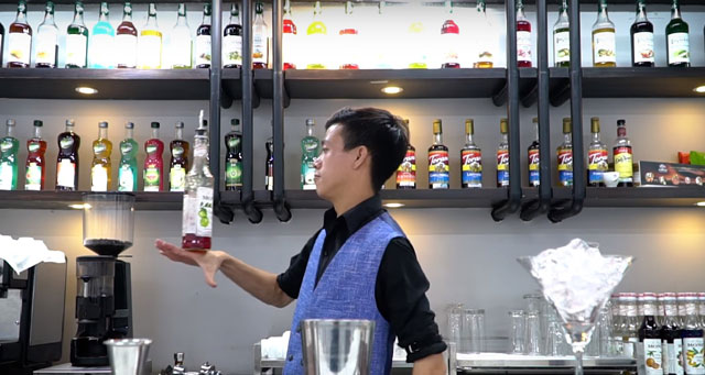 Với Trung Nghĩa, pha chế có lẽ đã trở thành duyên và nợ khó tách rời pha che co le da tro thanh duyen