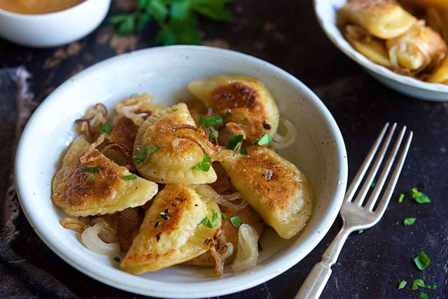 Pierogi có xuất xứ từ Ba Lan nhưng rất nổi tiếng ở Chicago Pierogi