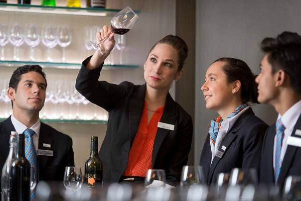 Shift Leader là vị trí thăng tiến trong sự nghiệp ngành Nhà hàng – Khách sạn shift leader thang tien