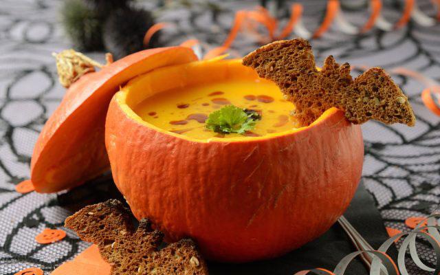 Súp bí đỏ trong ngày Halloween sup bi do trong ngay halloween