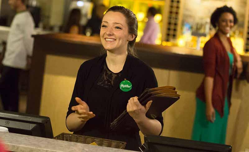 thai do hostess trong nha hang