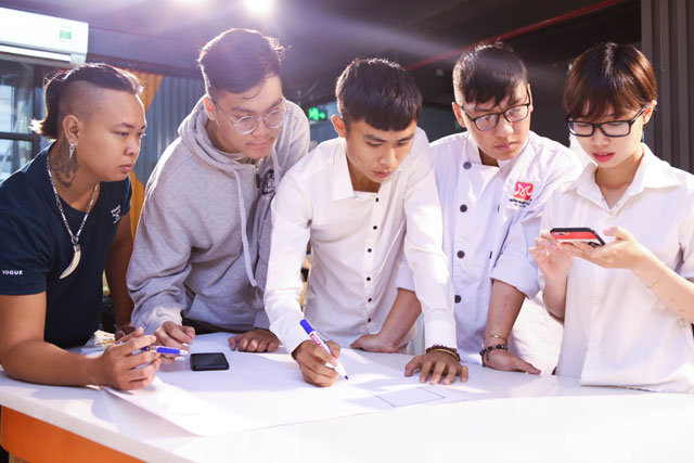 Các nhóm thảo luận, tập trung thiết kế cấu trúc và bố cục của CV thiết kế cấu trúc và bố cục của CV