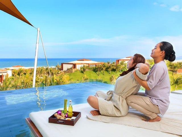 Du khách hoàn toàn thư giãn với dịch vụ Spa ở khu nghỉ dưỡng dịch vụ Spa