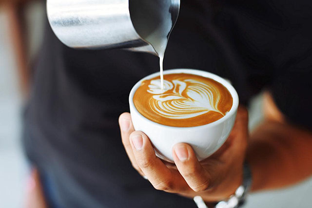 Latte Art là một thử thách đầy thú vị với các Barista thu thach latter art danh cho barista