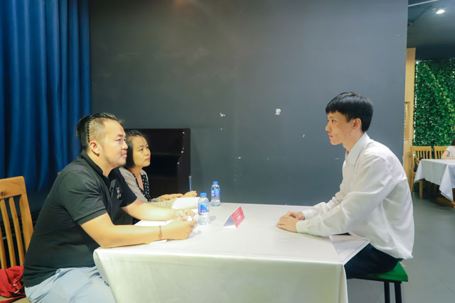 Ứng viên tham gia phỏng vấn trực tiếp ngay tại chương trình Ngày Hội Tuyển Dụng ung vien phong van truc tiep tai ngay hoi tuyen dung