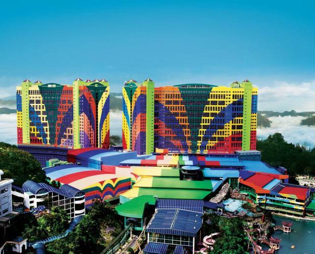 Vẻ ngoài hoành tráng và rực rỡ của Kèo nhà cái world cup châu âu First World, Malyasia ve ngoai hoanh trang va ruc ro cua khach san First Word Malaysia