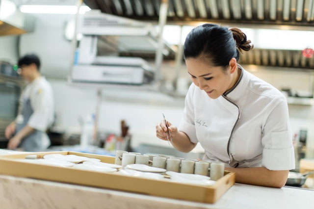Vicky Lau khéo léo lồng ghép yếu tố nghệ thuật vào món ăn Vicky Lau đem nghệ thuật vào món ăn