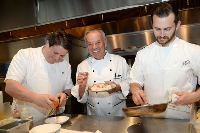 Sau thời gian nỗ lực, Wolfgang Puck đã thành công với đam mê của mình wolfgang puck thanh cong voi dam me