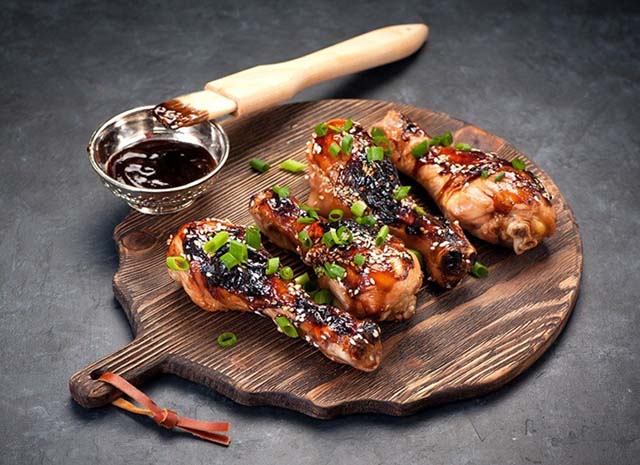 Xốt teriyaki giúp món ăn thơm ngon và có màu sắc hấp dẫn Teriyaki giúp món ăn ngon hơn